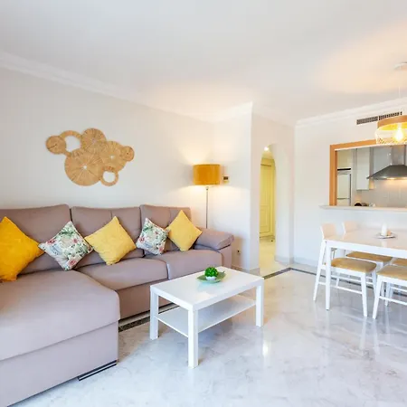 Marina Banus Ll Appartamento *